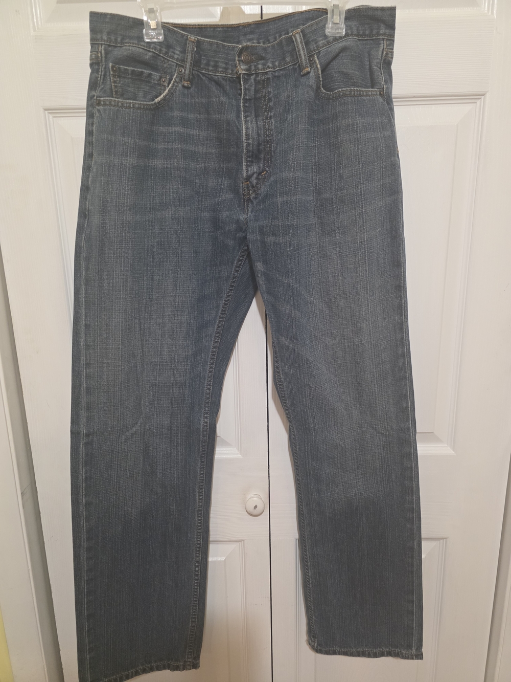 Levi's Men's Straight Jeans in Medium Blue Wash